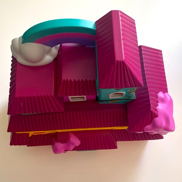 DISNEY PARKS ENCANTO SCULPTED CASA
MADRIGAL LIGHT-UP FIGURE NEW. - Picture 8 of 10